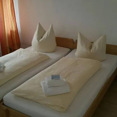 Zur Dicken Eiche מלון