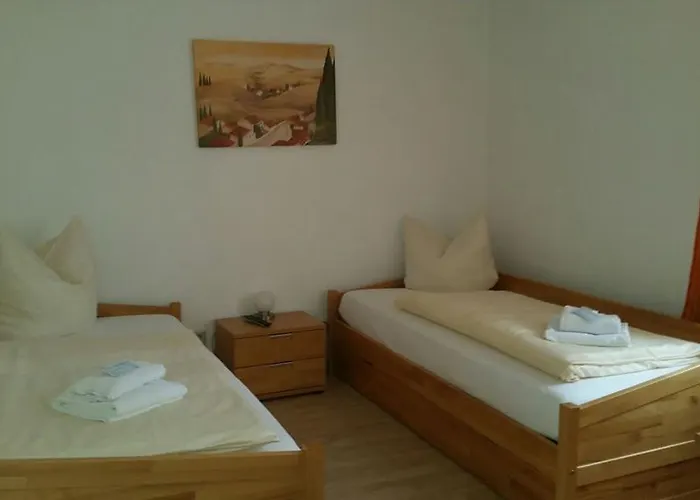 Hotel Zur Dicken Eiche 2*